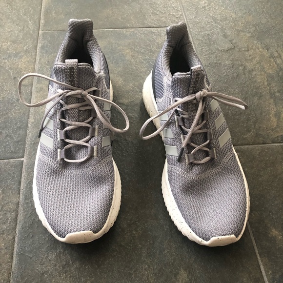 Adidas tennis shoes - Picture 2 of 5